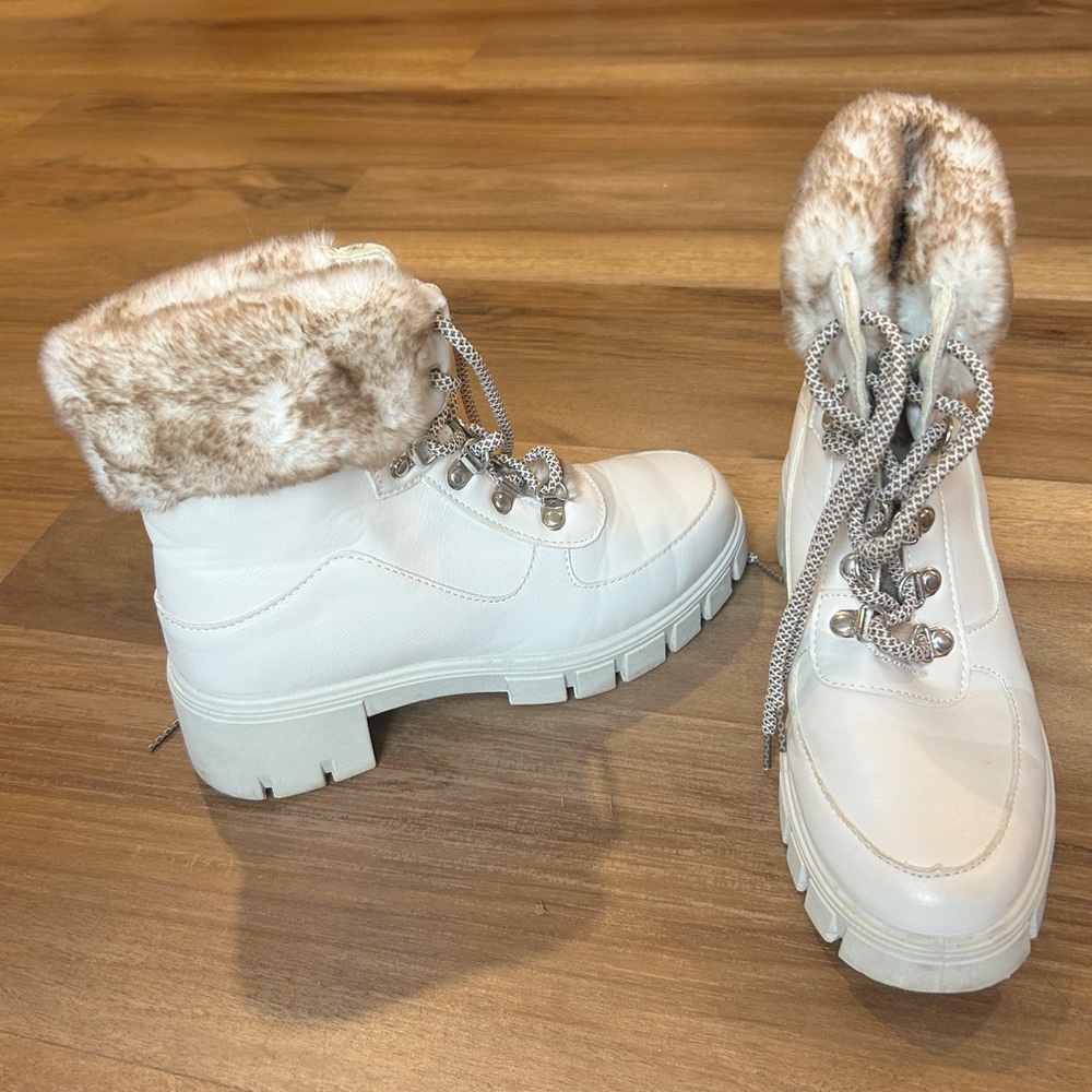 White Leather Boots with Fur